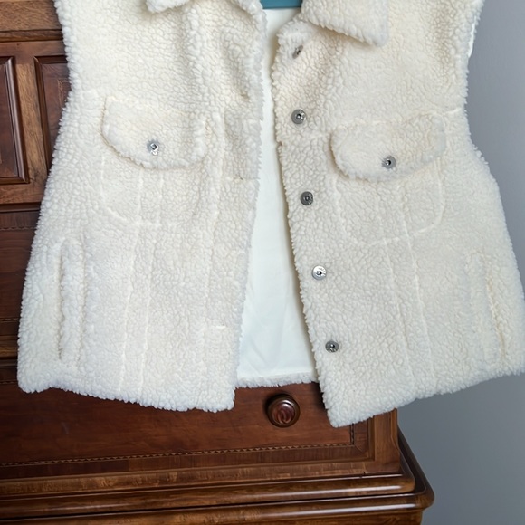 Storets Cleo Borg Teddy Vest - Picture 5 of 7